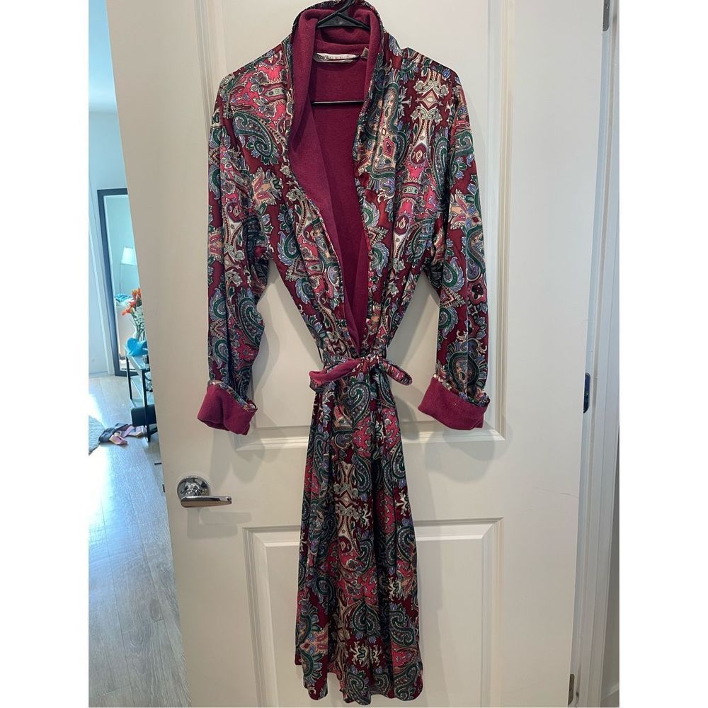 Victoria's Secret Lined Paisley Robe with a Silky Feel Vintage - Picture 2 of 8